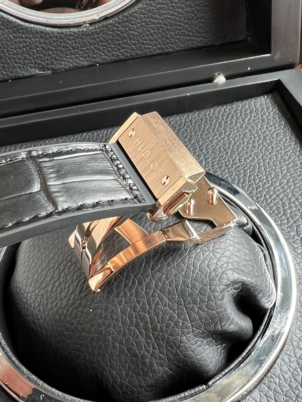 ウブロコピー時計着用イメージ